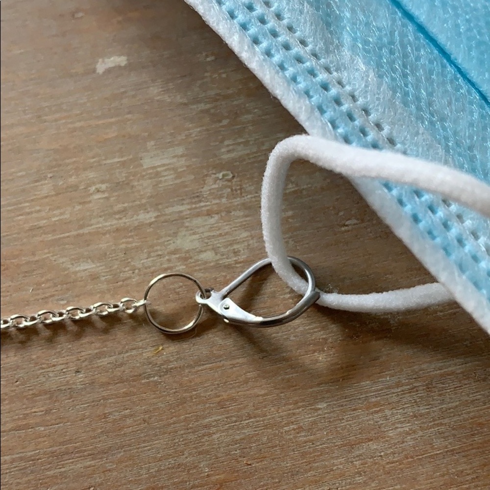 😷 (3/$25) Mask Chain - The "Silver Fish" - Picture 5 of 8